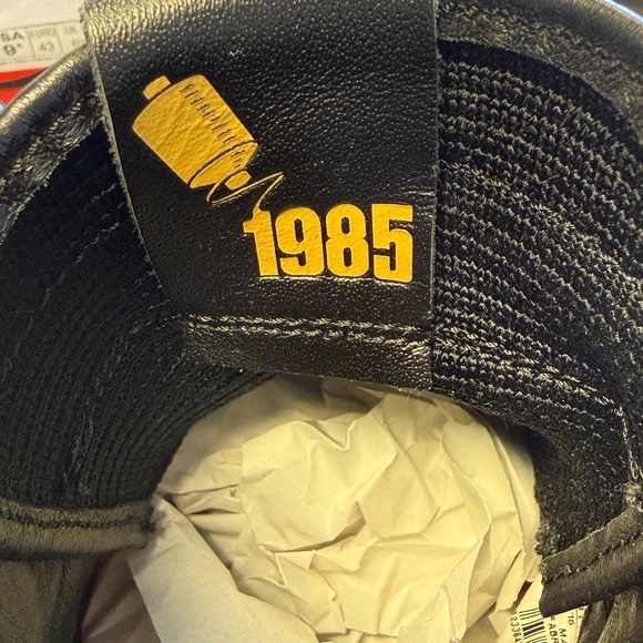 Jordan 1 Retro High Flyknit Bred - Black and Red Sneakers - Picture 6 of 6